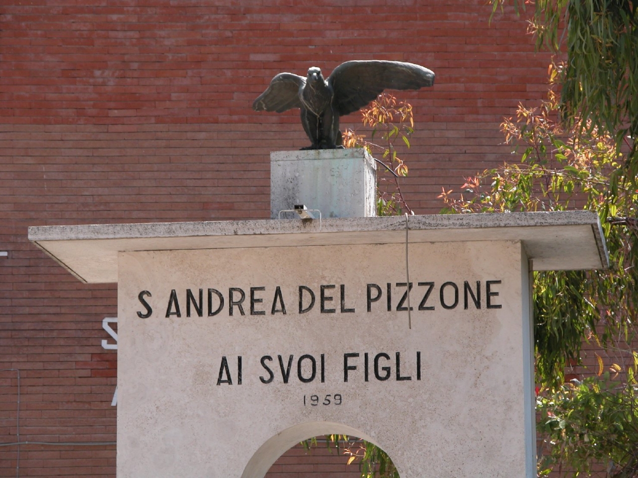 allegoria della Vittoria come aquila (monumento ai caduti) - bottega Italia centro-meridionale (sec. XX)