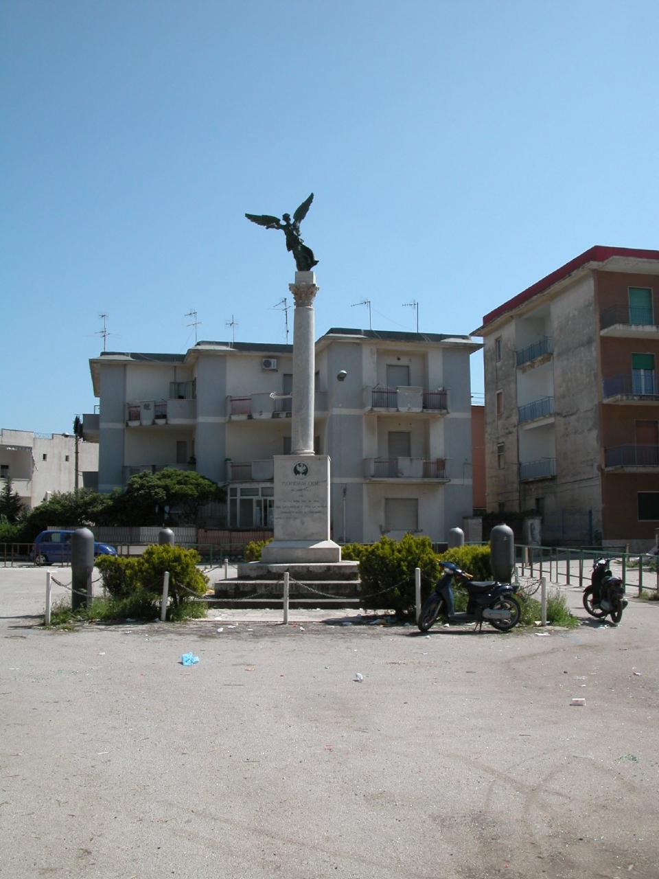 allegoria della Vittoria (monumento ai caduti - a colonna) di Fonderia / Marmeria Chiurazzi (sec. XX)