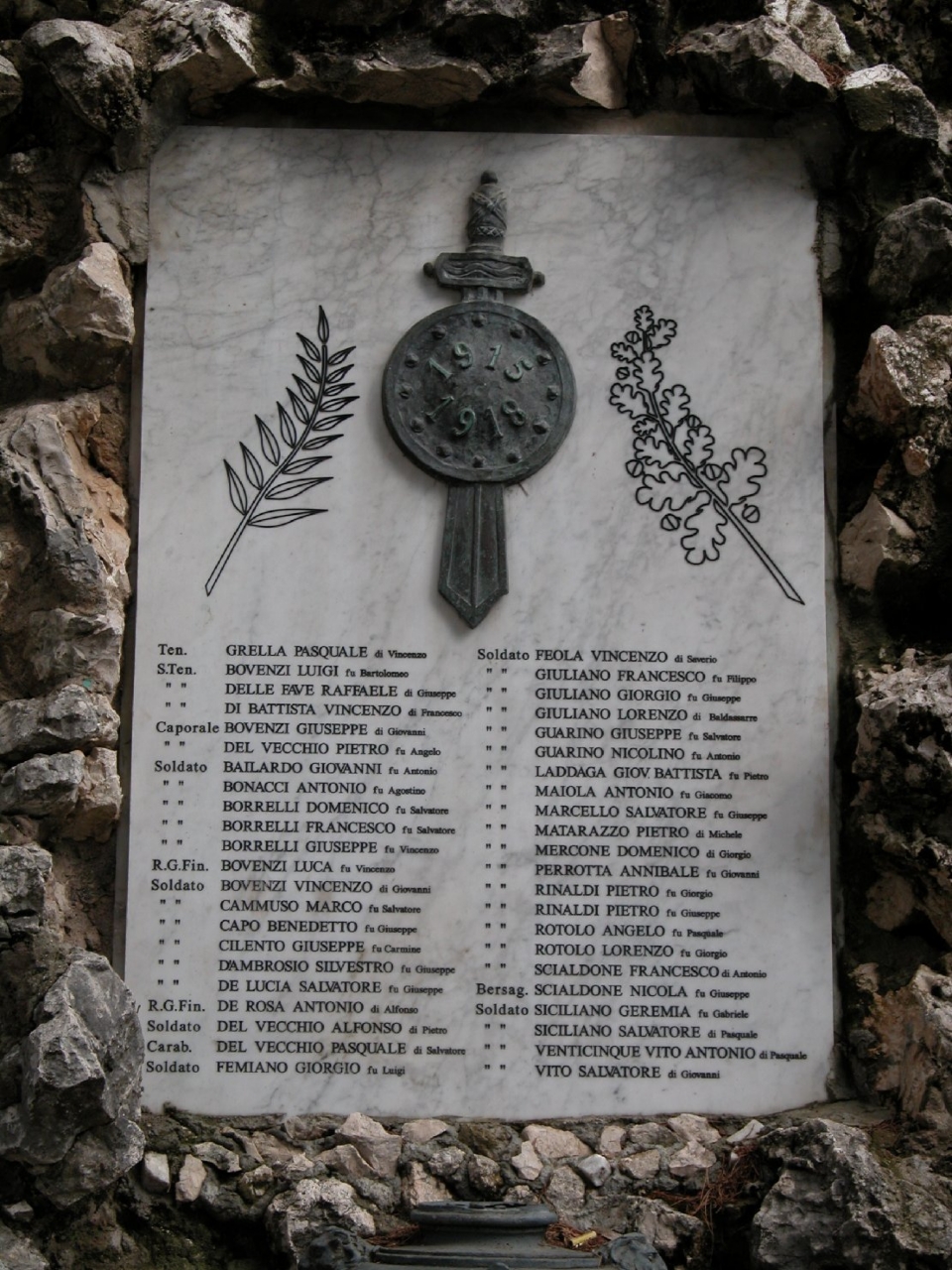 figura di soldato in combattimento (monumento ai caduti - a cippo) di Ciocchetti Giuseppe (sec. XX)