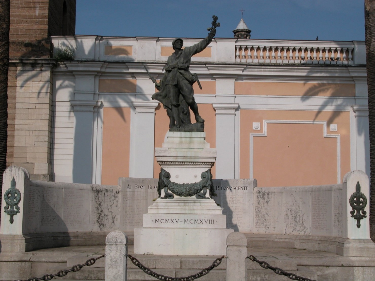 figura di soldato: fante (monumento ai caduti - ad emiciclo) di Tonnini Giuseppe, Manfredi Manfredo, Fonderia Laganà (sec. XX)