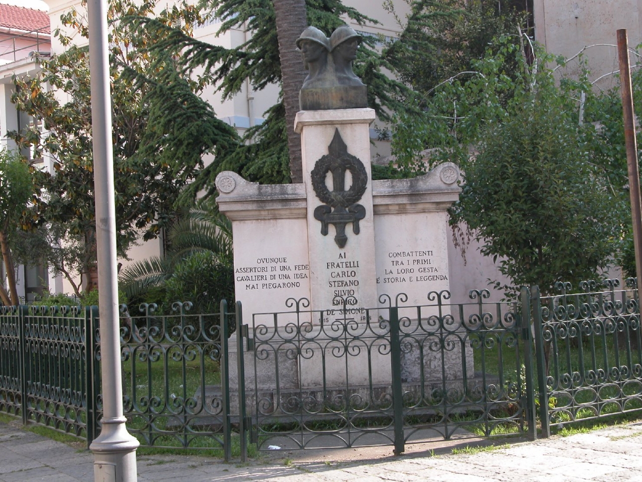 figure di soldati: fanti (monumento ai caduti - a erma) di Manfredi Manfredo, Fonderia Laganà (sec. XX)