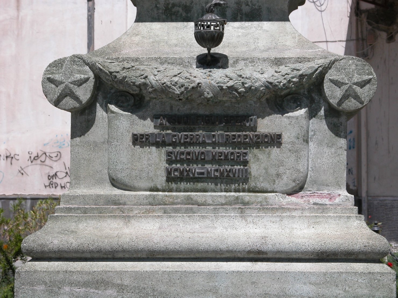 allegoria della Vittoria come aquila (monumento ai caduti - ad obelisco) di Cifariello Filippo Antonio, Ghilardi S (sec. XX)