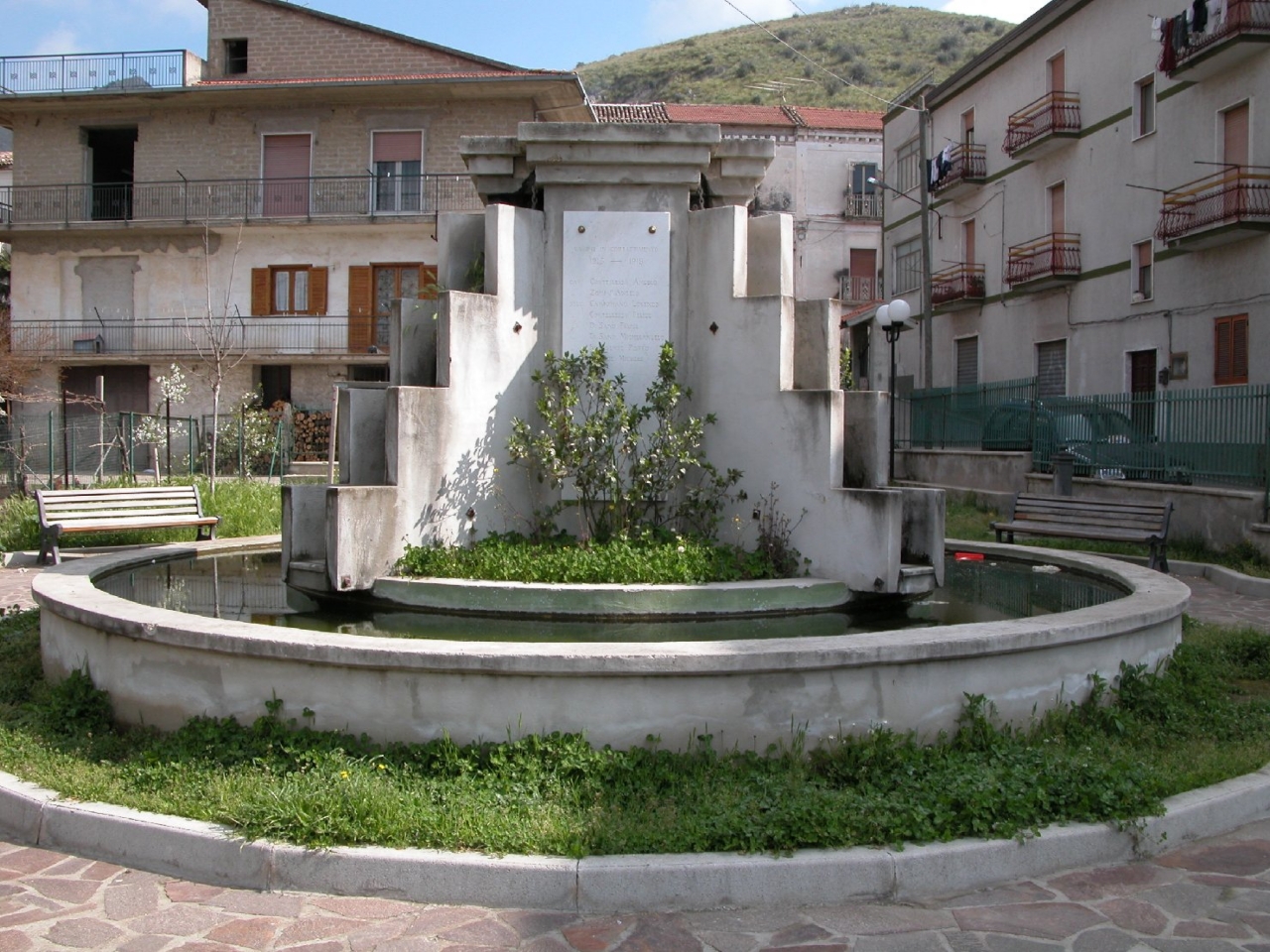 monumento ai caduti - a fontana - bottega Italia centro-meridionale (sec. XX)