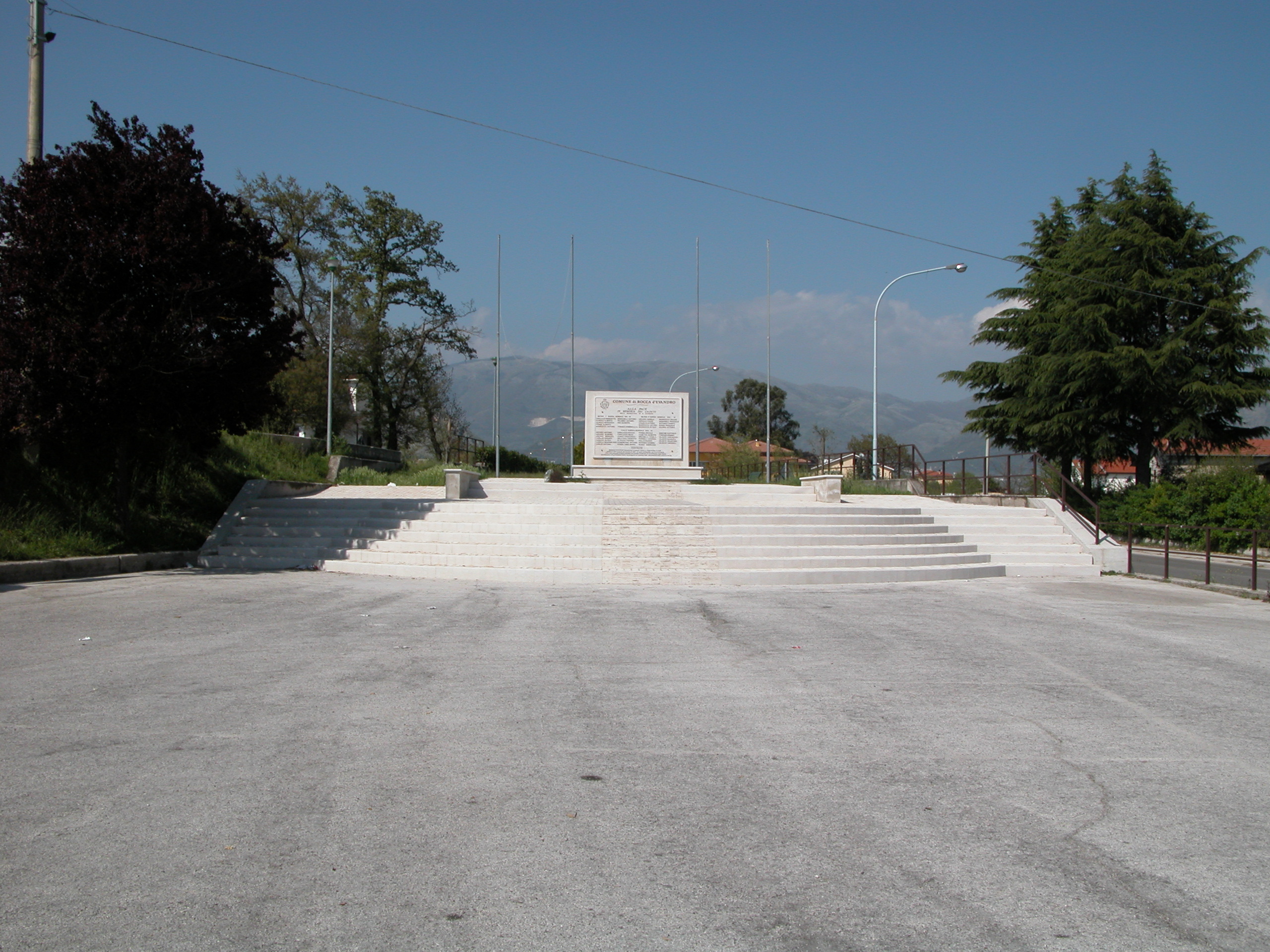 monumento ai caduti - a lapide - bottega Italia centro-meridionale (sec. XXI)