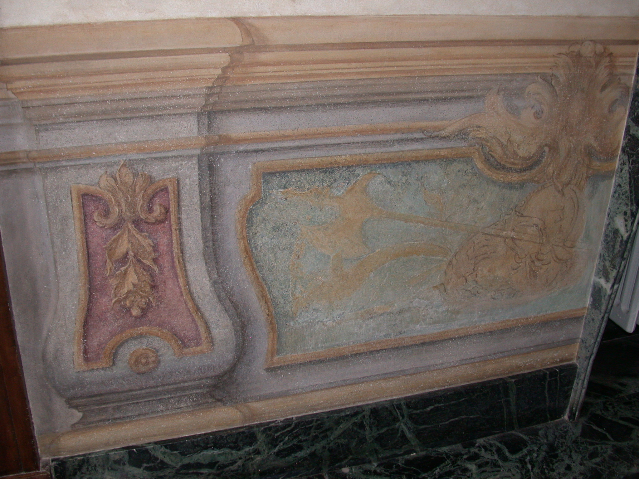 ZOCCOLO CON TROFEI DI GUERRA (DECORAZIONE PARIETALE, frammento) di Balegno Giuseppe (fine sec. XVIII)