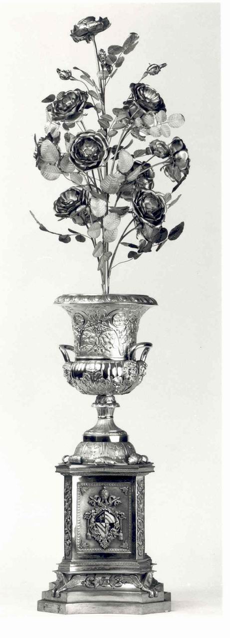 VASO CON FIORI STILIZZATI (ROSA D'ORO, opera isolata) di Borgognoni, Francesco, Cappelletti, Luigi (metà sec. XIX)