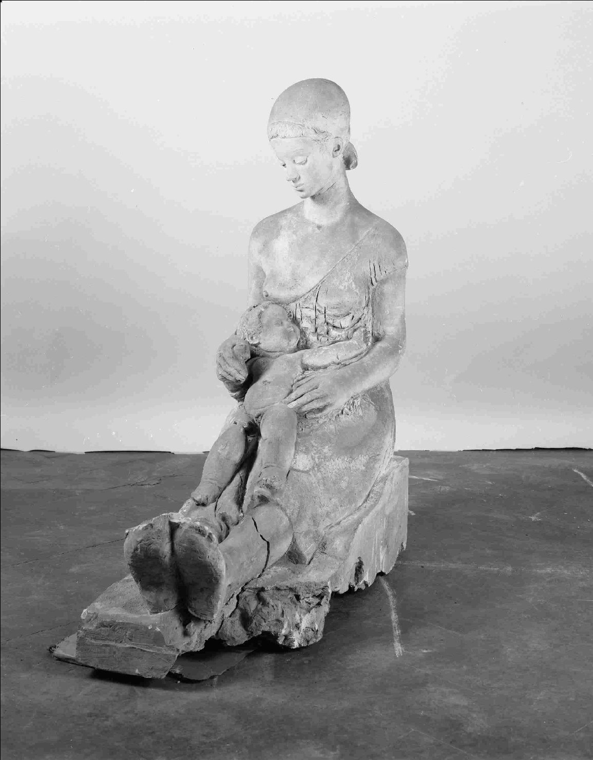 Maternità o mamma (scultura, opera isolata) di Griselli Italo Orlando (sec. XX)