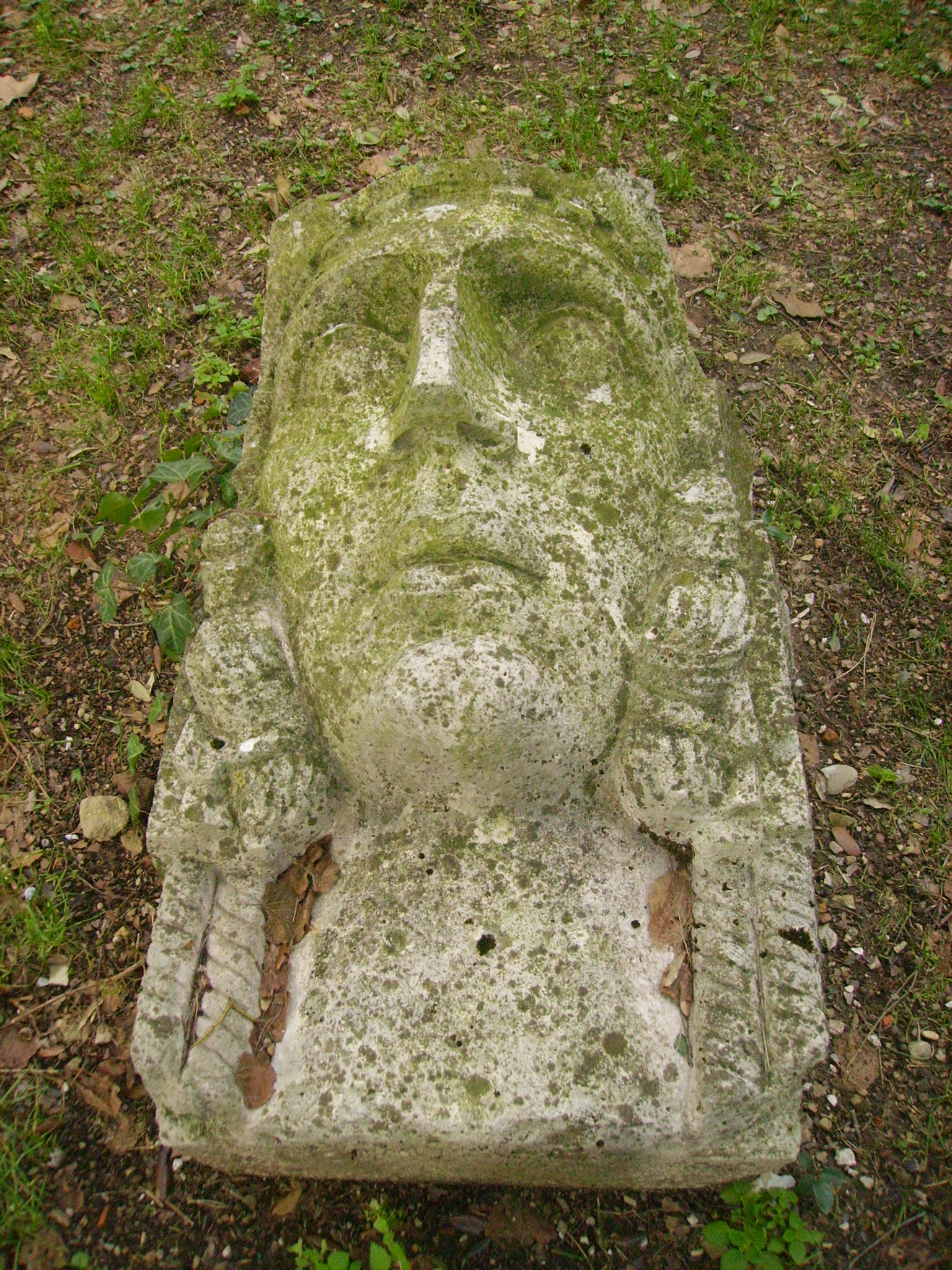 allegoria della Patria (monumento ai caduti - a stele, frammento) di Gronchi Giuseppe (sec. XX)
