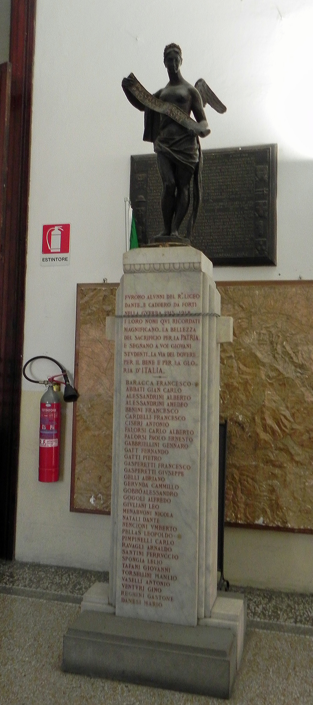 allegoria della Vittoria (monumento ai caduti - a cippo) di Passaglia Giulio (sec. XX)