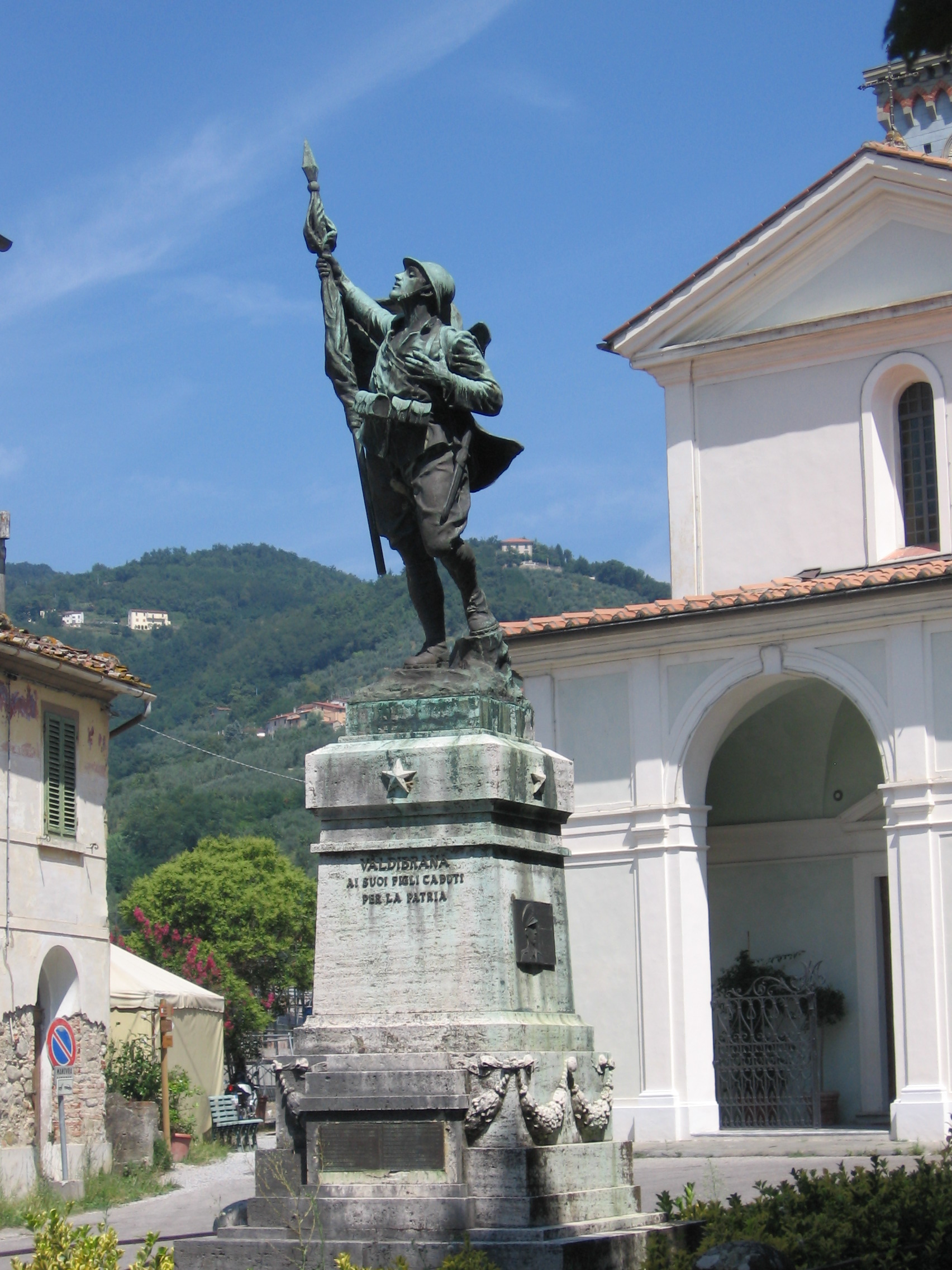 figura di soldato: fante (monumento ai caduti - a cippo) di Gemignani Gemignano (sec.XX)