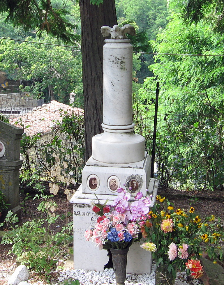allegoria della Vittoria come aquila (monumento ai caduti - a colonna spezzata) - ambito toscano (sec. XX)