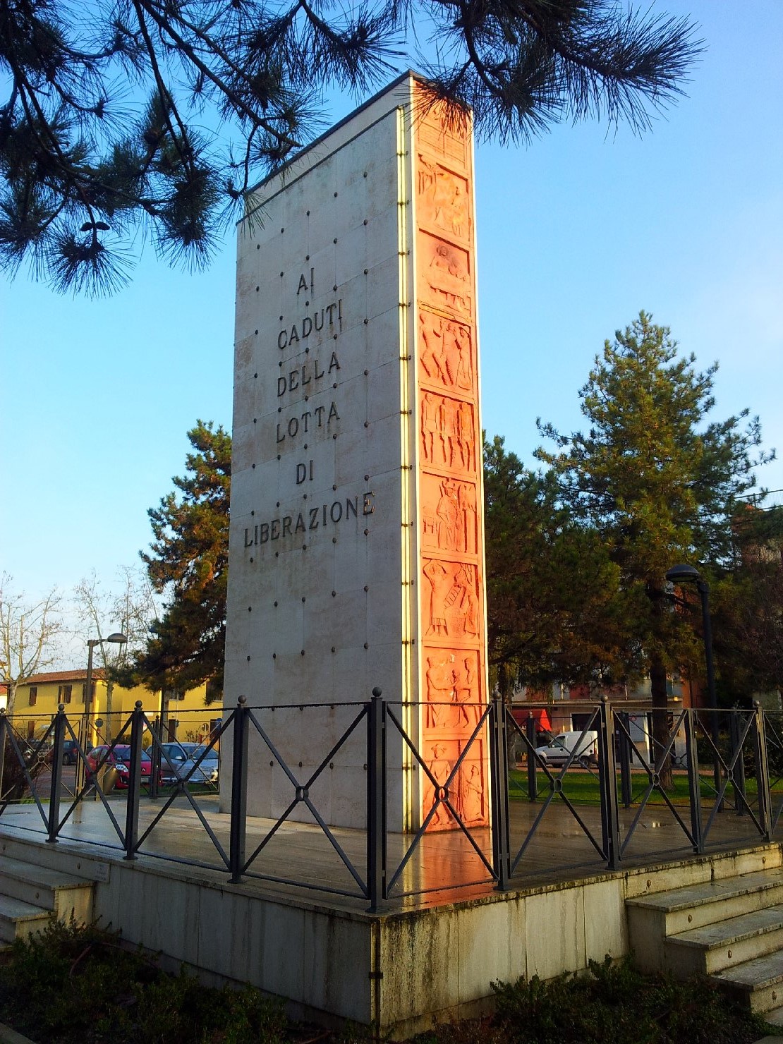 allegoria del sacrificio per la patria (monumento ai caduti - a stele) di Valla Rito (attribuito), Cosentino Gennaro (attribuito) (sec. XX)