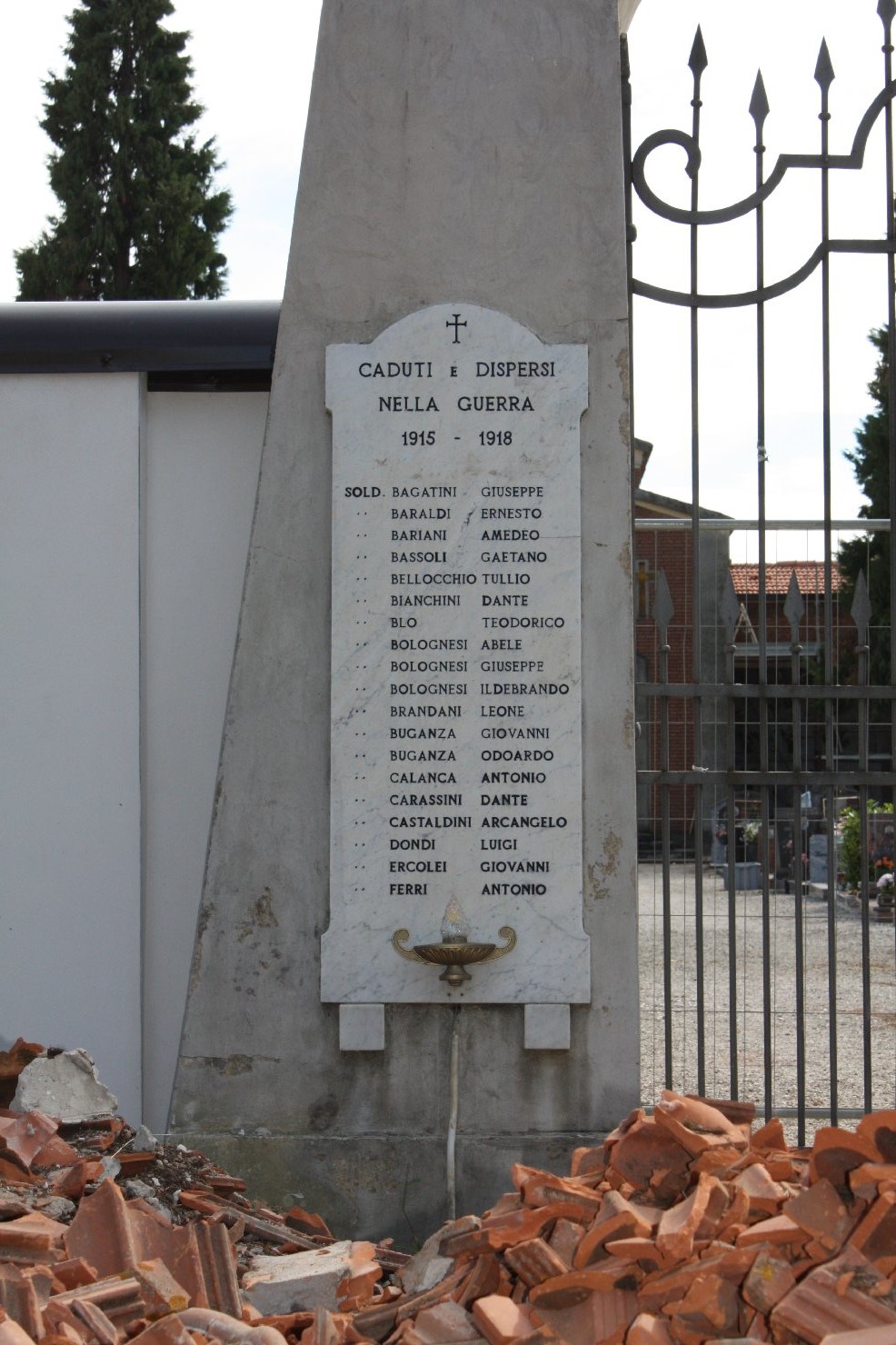 lapide commemorativa ai caduti - bottega ferrarese (sec. XX)