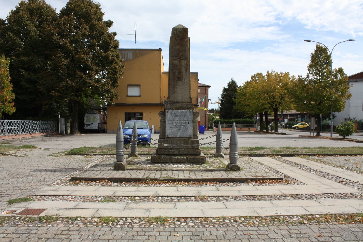 monumento ai caduti - ad obelisco - ambito ferrarese (sec. XX)