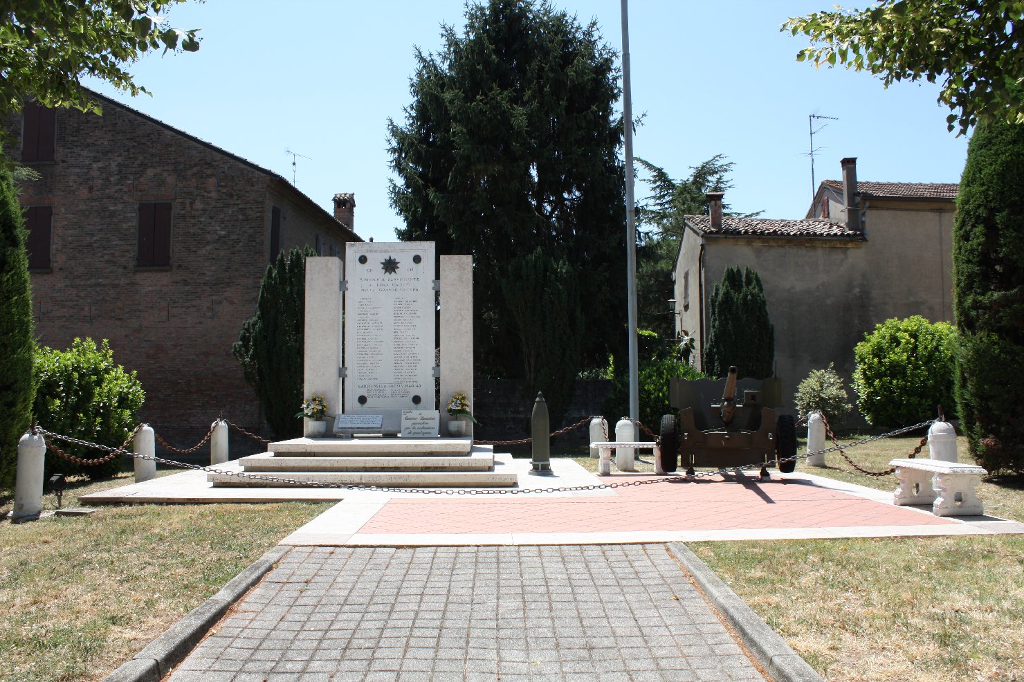 monumento ai caduti - a stele di Cariani Sergio (sec. XX)