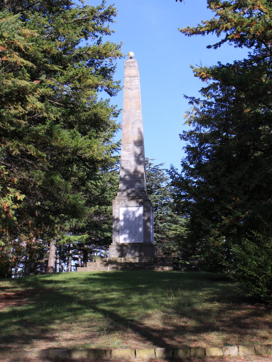 monumento ai caduti - ad obelisco - ambito reggiano (sec. XX)