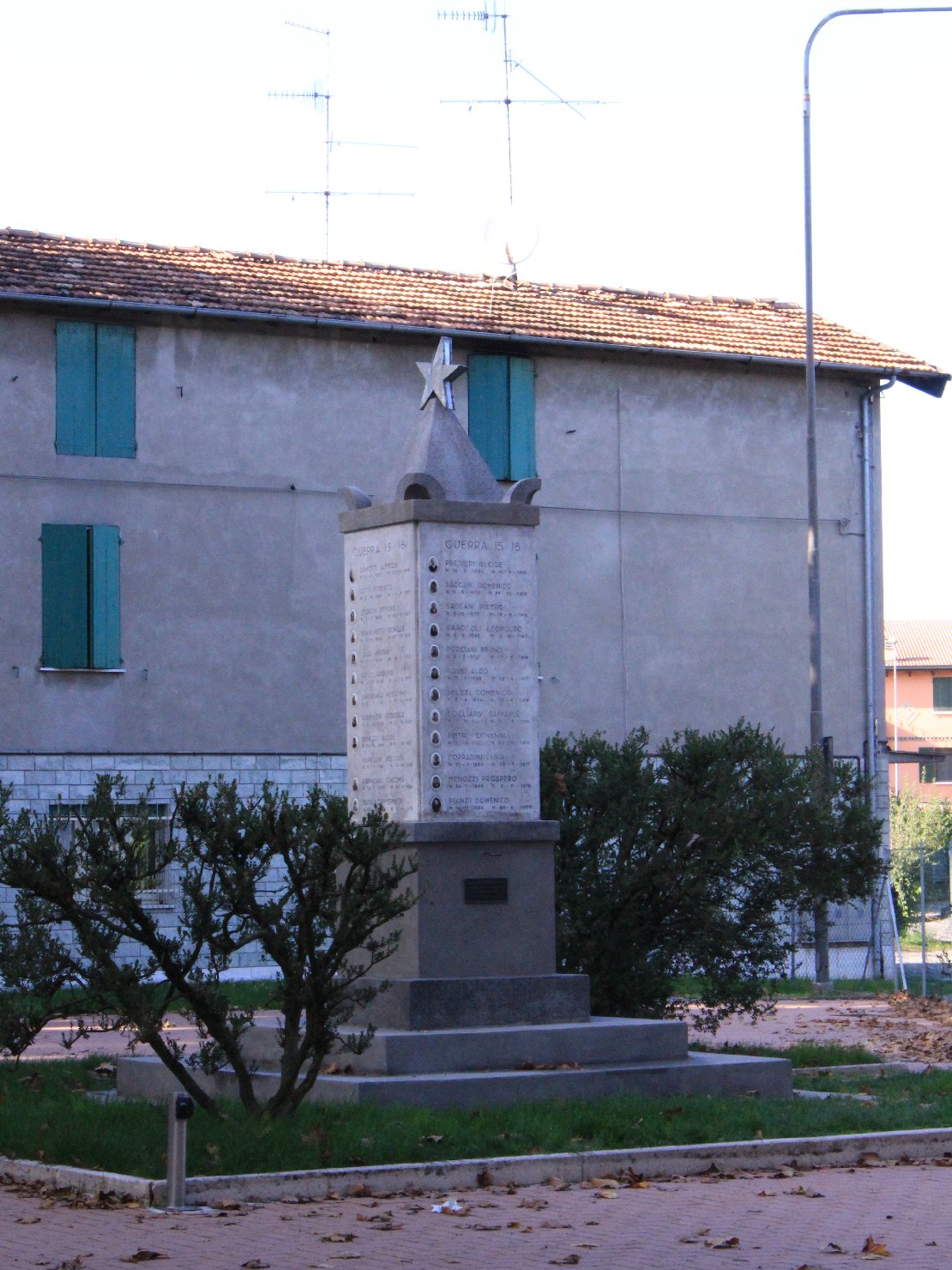 monumento ai caduti - a cippo di Bartoli R. & C (sec. XX, sec. XX)