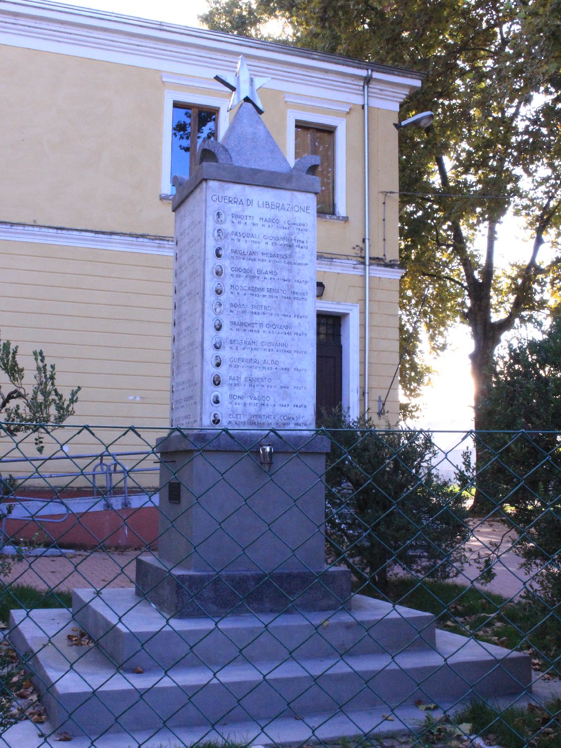 monumento ai caduti - a cippo di Bartoli R. & C (sec. XX, sec. XX)
