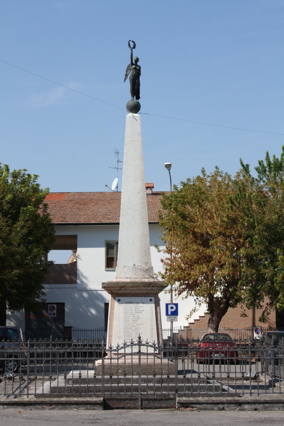 allegoria della Vittoria (monumento ai caduti - ad obelisco) di Bigoni Vittorio (sec. XX)