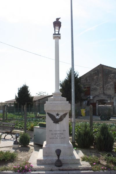 allegoria della Vittoria (monumento ai caduti - a colonna) - ambito ferrarese (sec. XX)