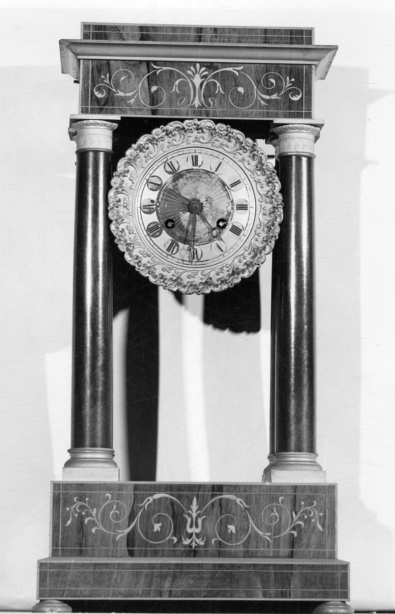 motivi decorativi a girali vegetali (orologio - da mensola, opera isolata) di Musy Père & Fils - manifattura francese (secondo quarto sec. XIX)