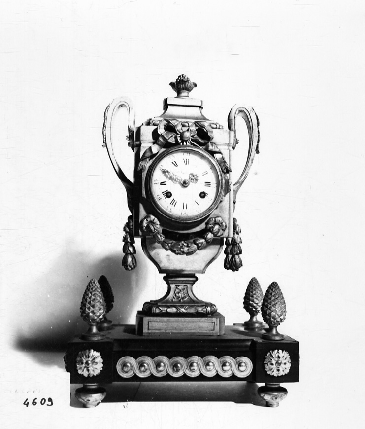 vaso (orologio - da mensola, opera isolata) di Imbert Jean-Gabriel - manifattura francese (ultimo quarto sec. XVIII)