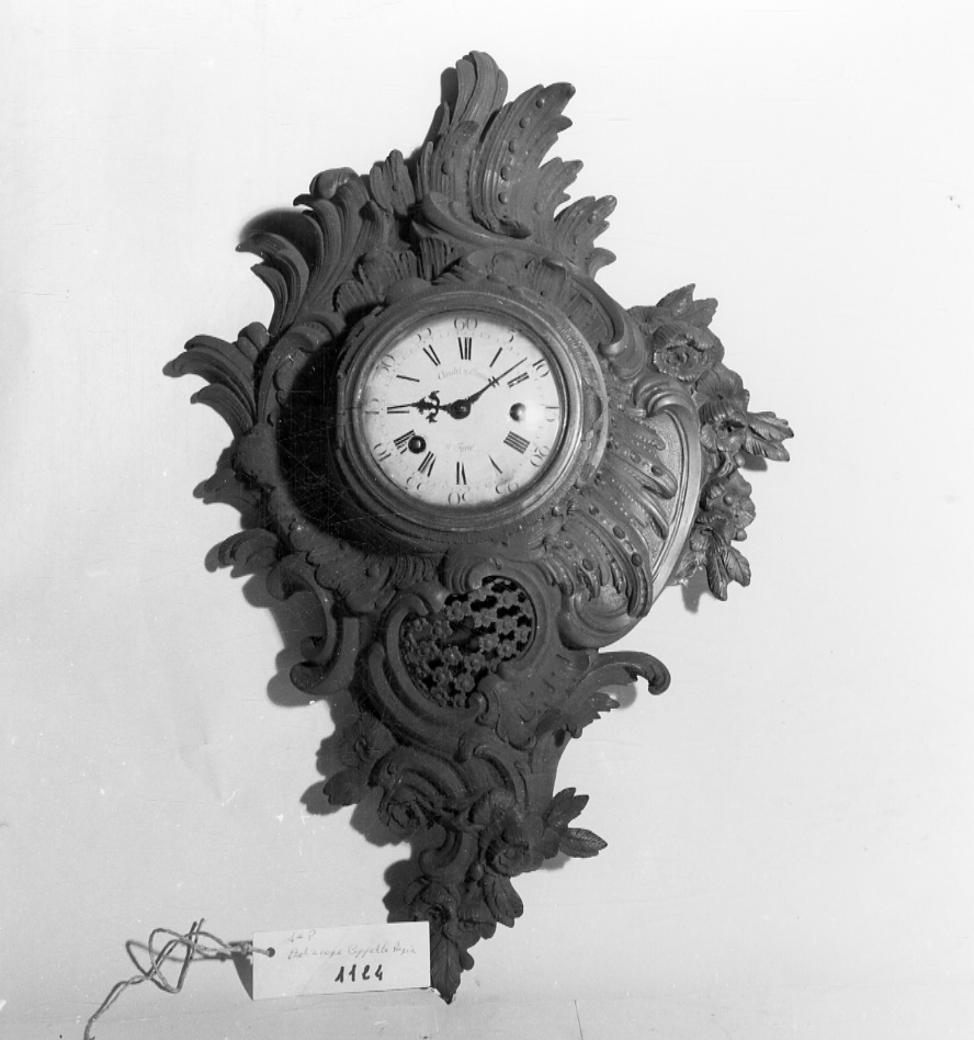 motivi decorativi a volute (orologio - da parete, opera isolata) di Chastel e Lianna - manifattura torinese, manifattura francese (terzo quarto, terzo quarto, metà sec. XVIII, sec. XVIII, sec. XIX)