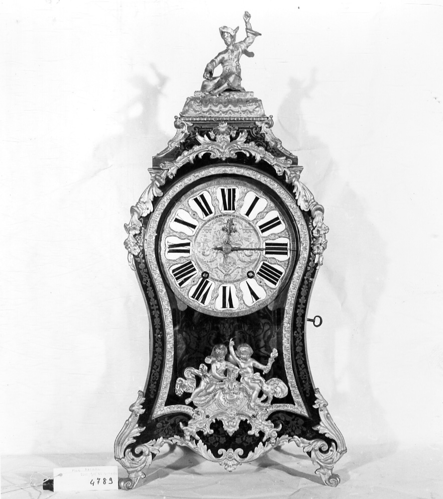 figura maschile cinese seduta (orologio - da mensola, opera isolata) di De Lorme - manifattura francese (secondo quarto, secondo quarto sec. XVIII, sec. XVIII)