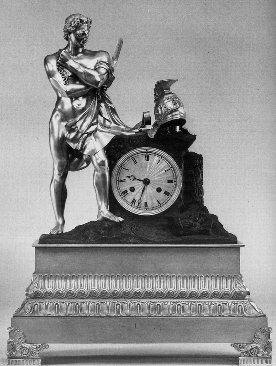 figura maschile con daga e catena (orologio - da mensola, opera isolata) - manifattura parigina, manifattura francese (secondo quarto, secondo quarto sec. XIX, sec. XIX)
