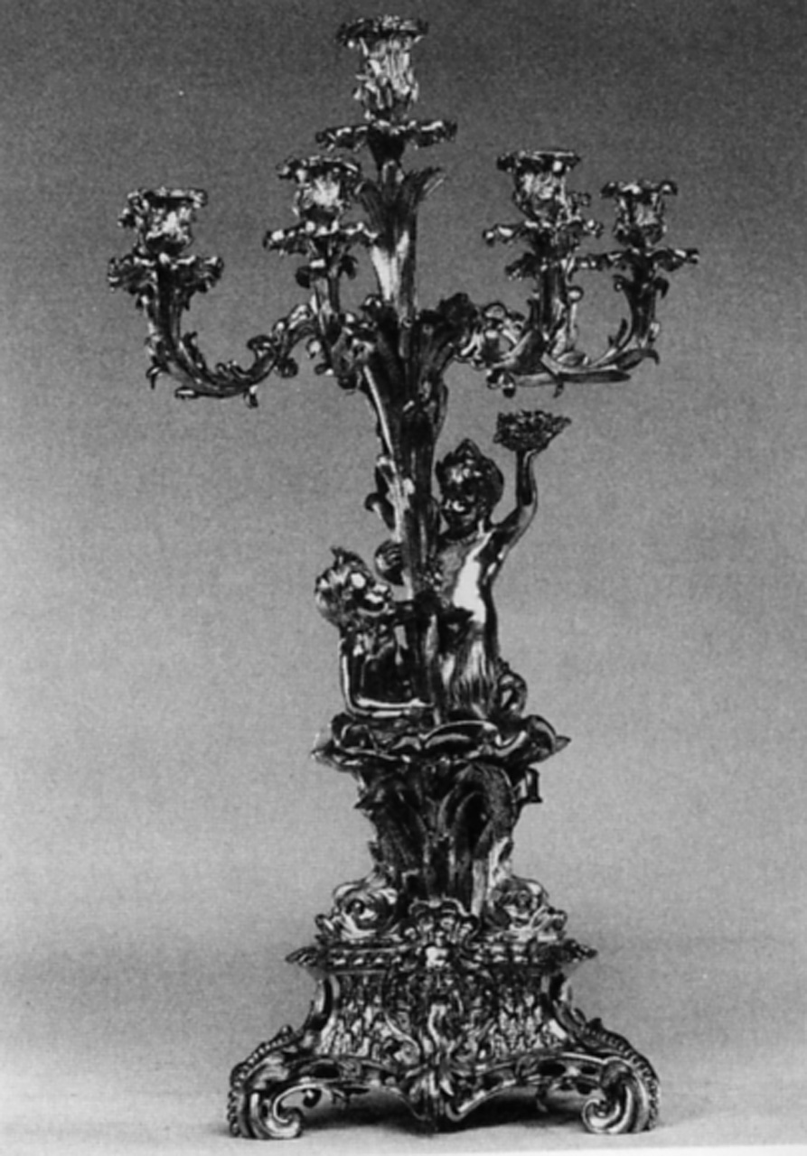 motivi decorativi vegetali con putti e delfini (candeliere, coppia) - manifattura parigina (secondo quarto sec. XIX)