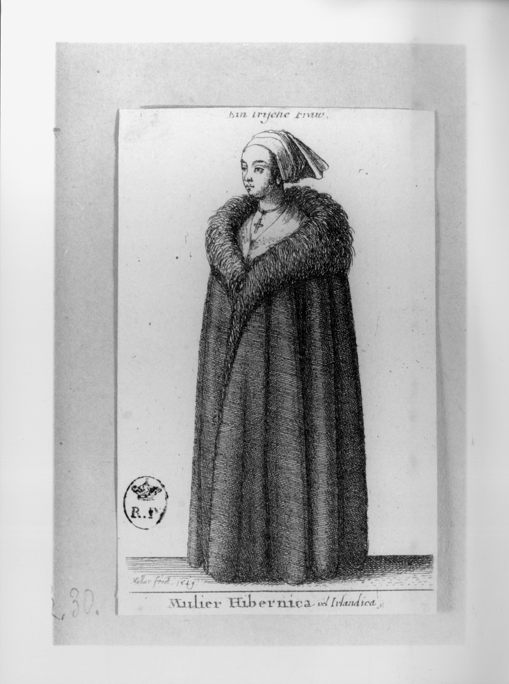 Mulier Hibernica, figura femminile in costume irlandese (stampa smarginata, serie) di Hollar Wenzel (secondo quarto sec. XVII)