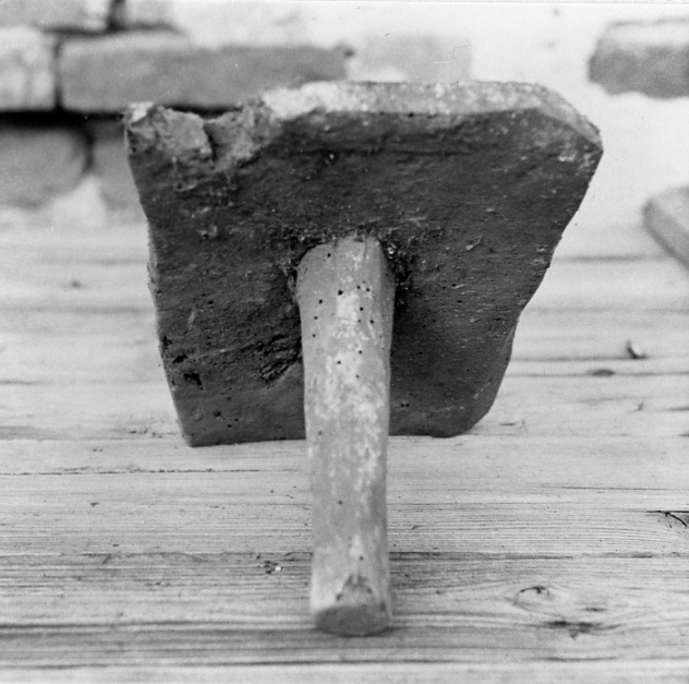 sgabello di legno - ambito astigiano (sec. XX)