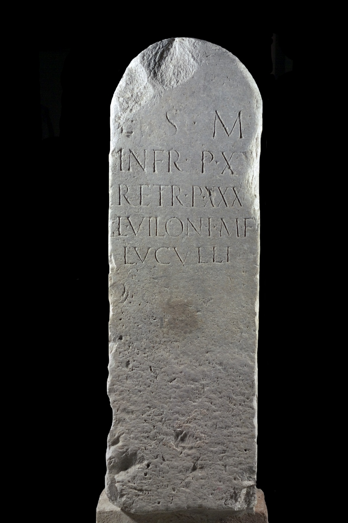 stele, centinata - produzione locale (Età romana imperiale)