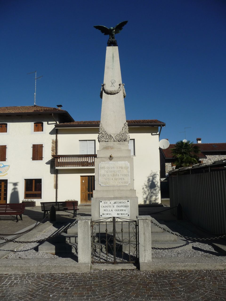 allegoria della Vittoria come aquila (monumento ai caduti - ad obelisco, opera isolata) - ambito friulano (primo quarto XX)