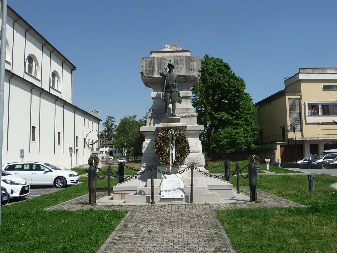 figura di soldato: fante (monumento ai caduti - ad ara, opera isolata) di De Paoli Luigi (attribuito), Quartirolo (attribuito) (primo quarto XX)
