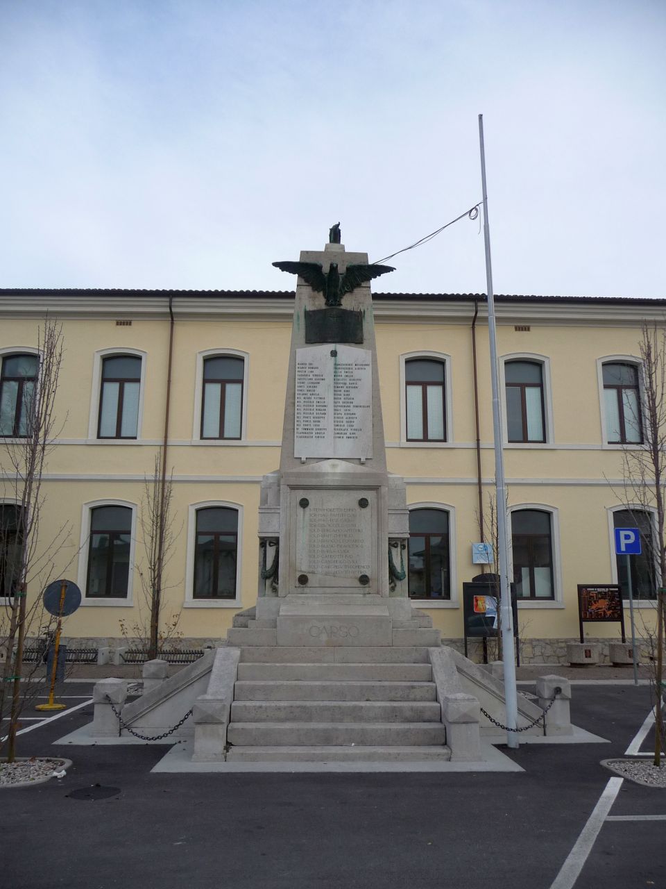 allegoria della Vittoria come aquila (monumento ai caduti - ad obelisco, opera isolata) - ambito Italia nord-orientale (primo quarto XX)