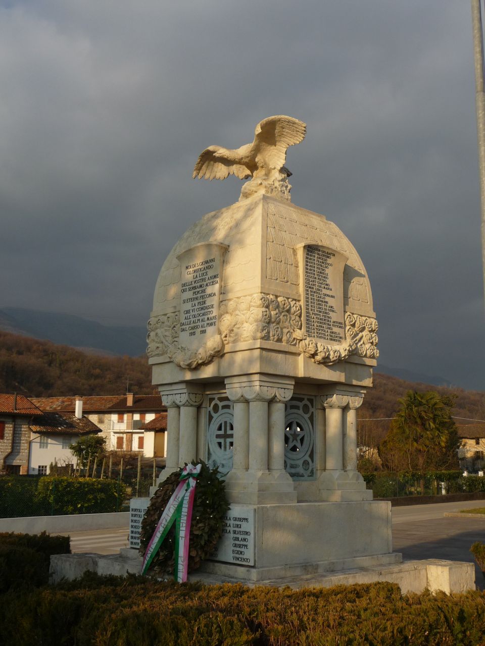 allegoria della Vittoria come aquila (monumento ai caduti - a tempietto, opera isolata) - ambito Italia settentrionale (primo quarto XX)
