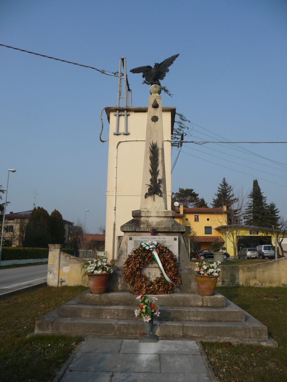 allegoria della Vittoria come aquila (monumento ai caduti - ad obelisco, opera isolata) - ambito veneto-friulano (primo quarto XX)