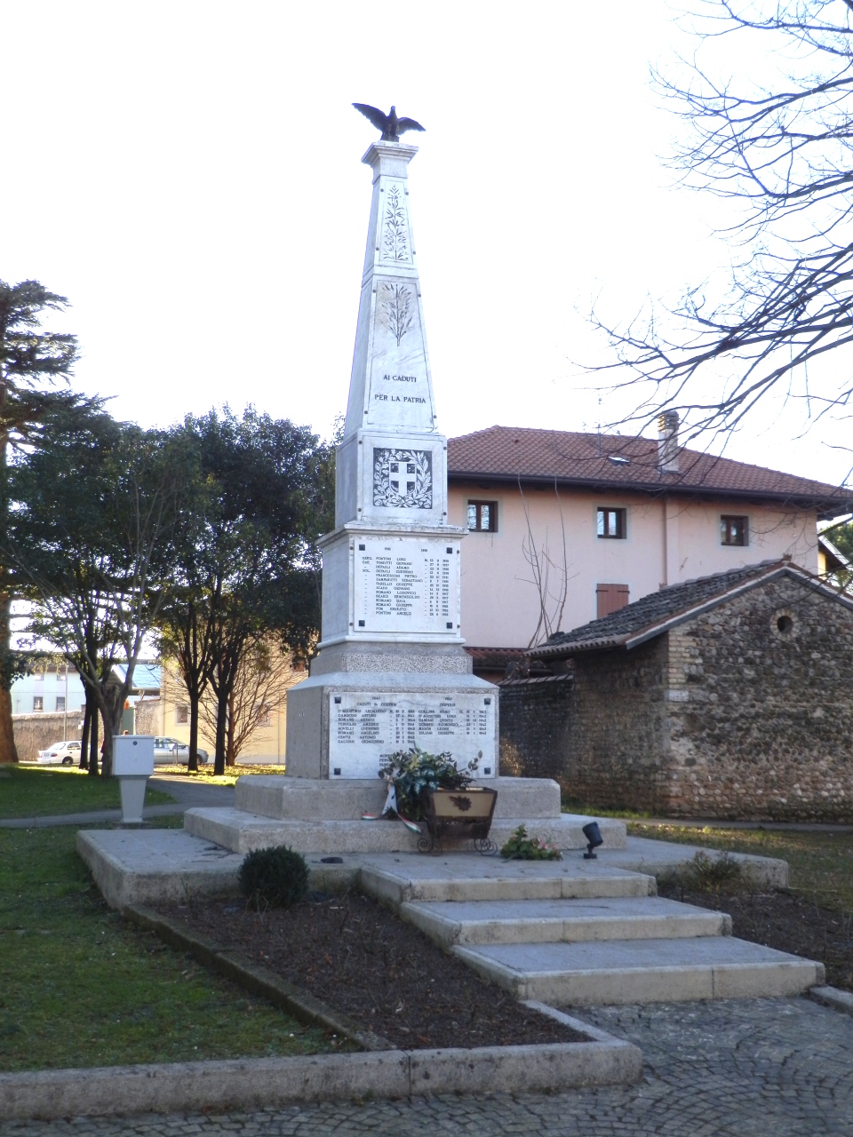 allegoria della Vittoria come aquila (monumento ai caduti - ad obelisco, opera isolata) - ambito friulano (primo quarto XX)