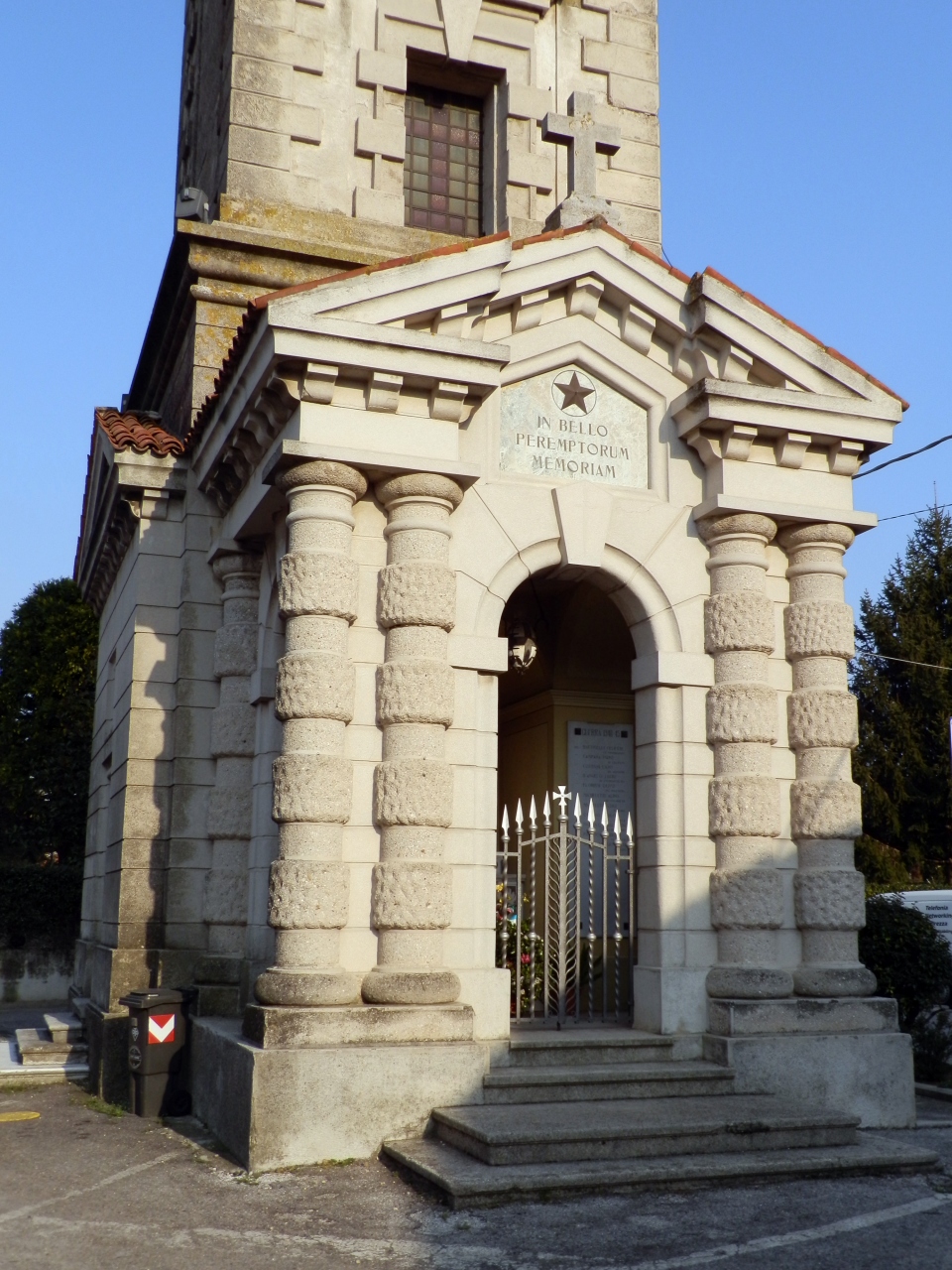 soggetto assente (monumento ai caduti - a edicola, opera isolata) di Valle Provino (attribuito) (secondo quarto XX)