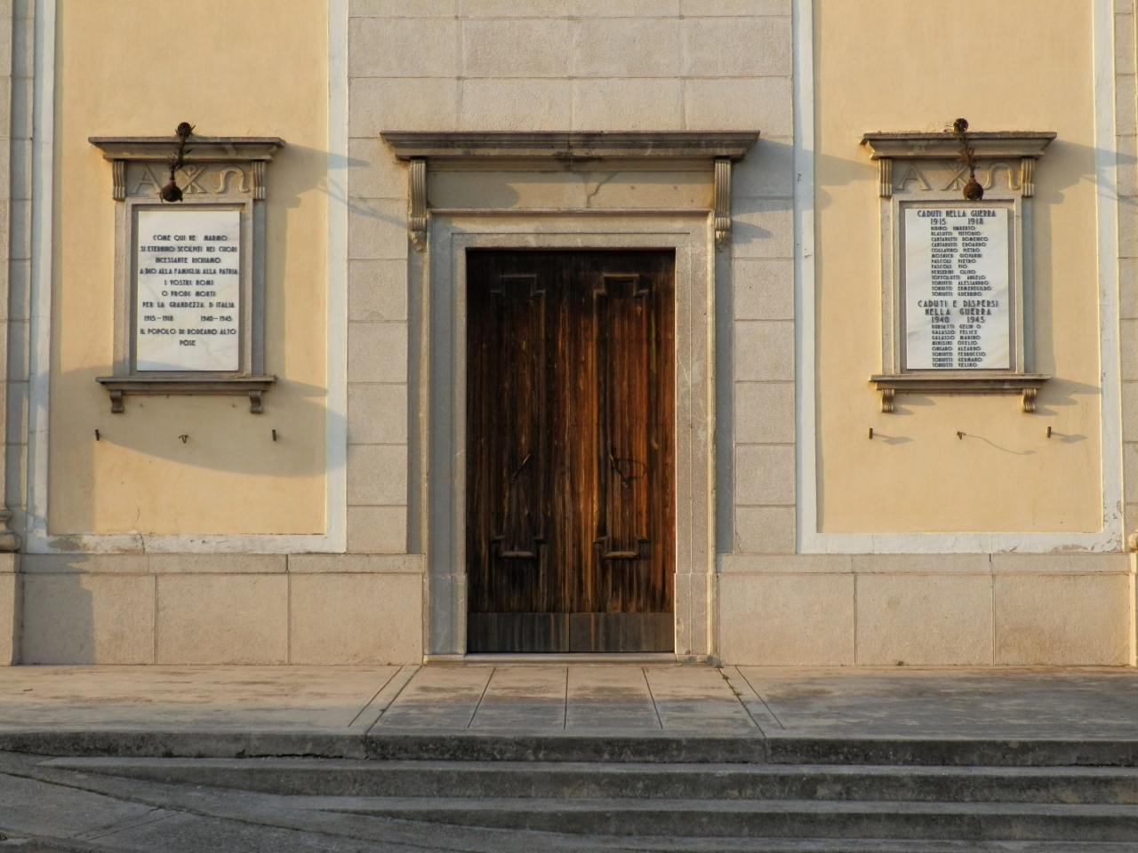 soggetto assente (lapide commemorativa ai caduti, coppia) - ambito friulano (primo quarto XX)