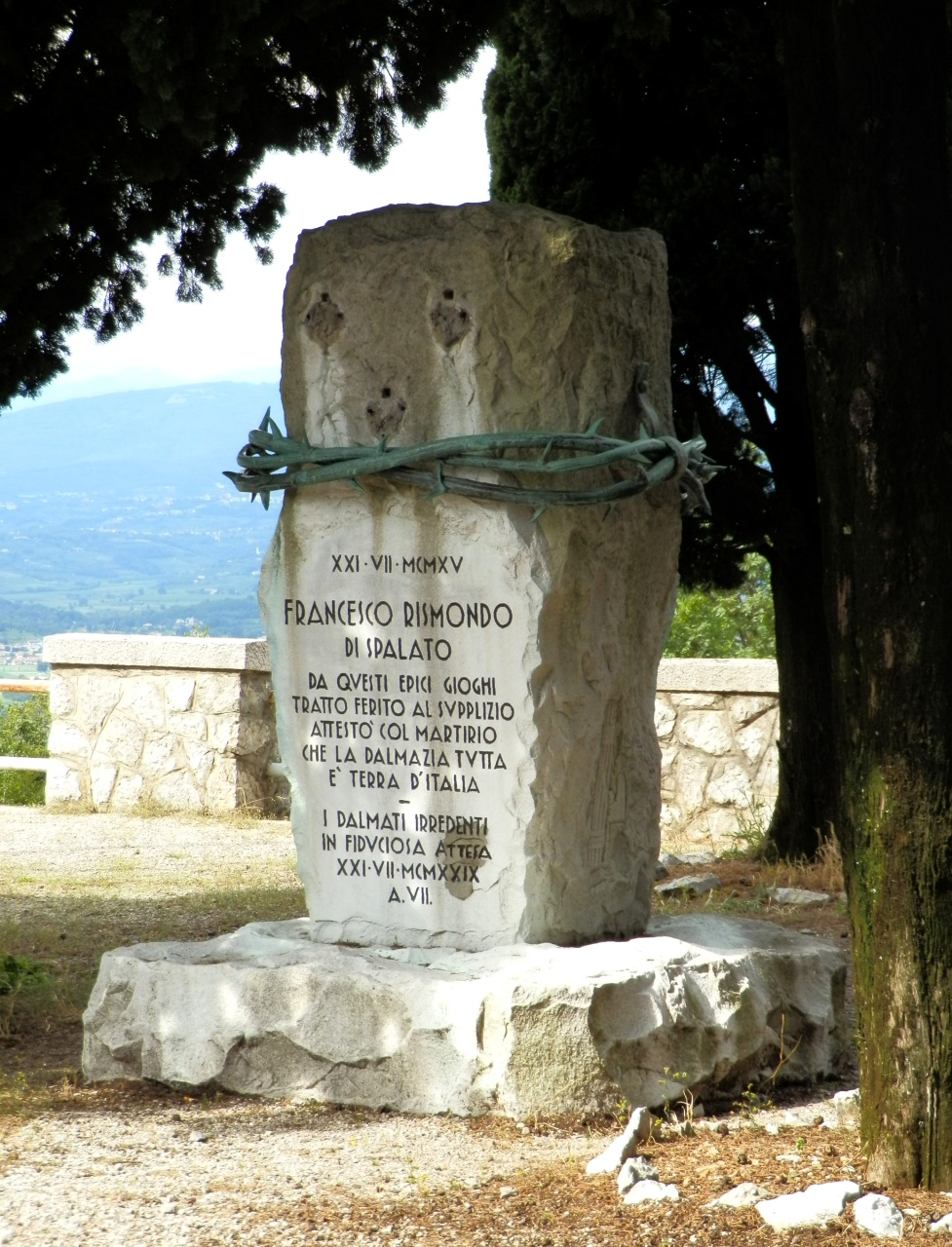 soggetto assente (monumento ai caduti - a cippo, opera isolata) di Marussig Guido (attribuito) (secondo quarto XX)