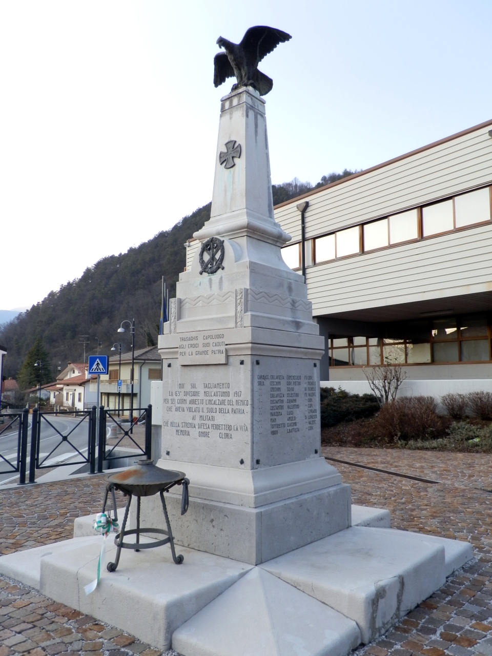 allegoria della Vittoria come aquila (monumento ai caduti - a cippo, opera isolata) - ambito friulano (primo quarto XX)