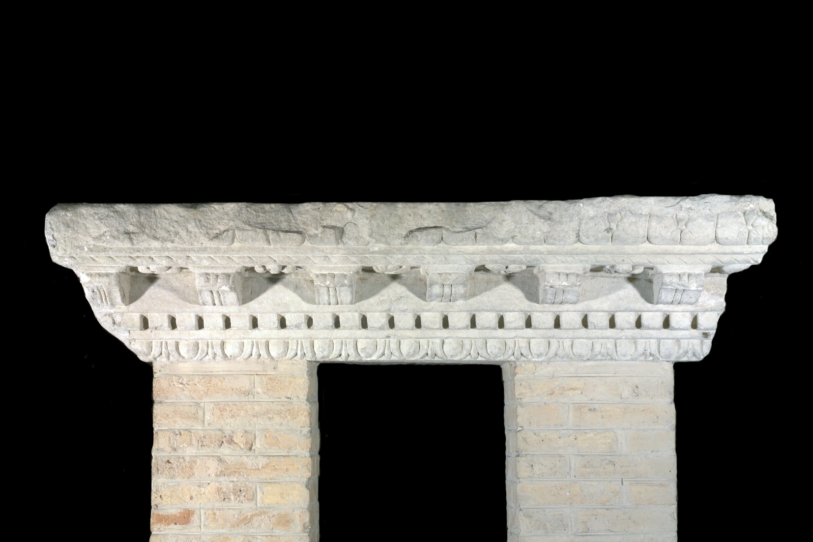 cornice/ frammento - produzione locale (Età romana imperiale)