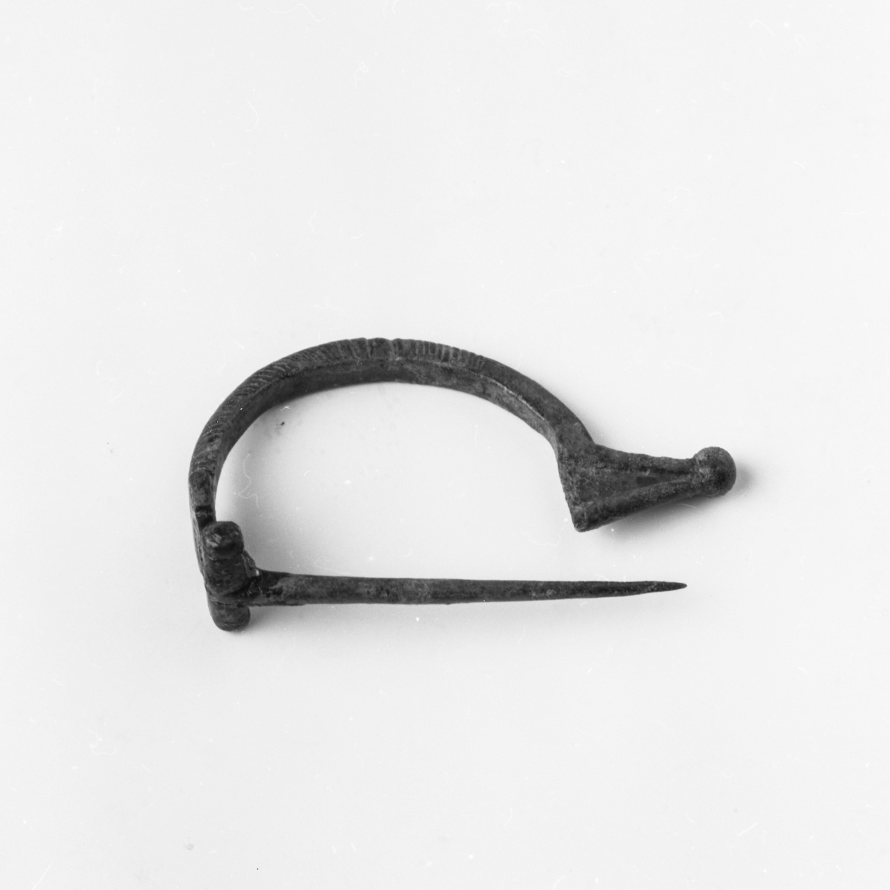 fibula, Ettlinger tipo 29 - produzione locale (Eta' romana imperiale)