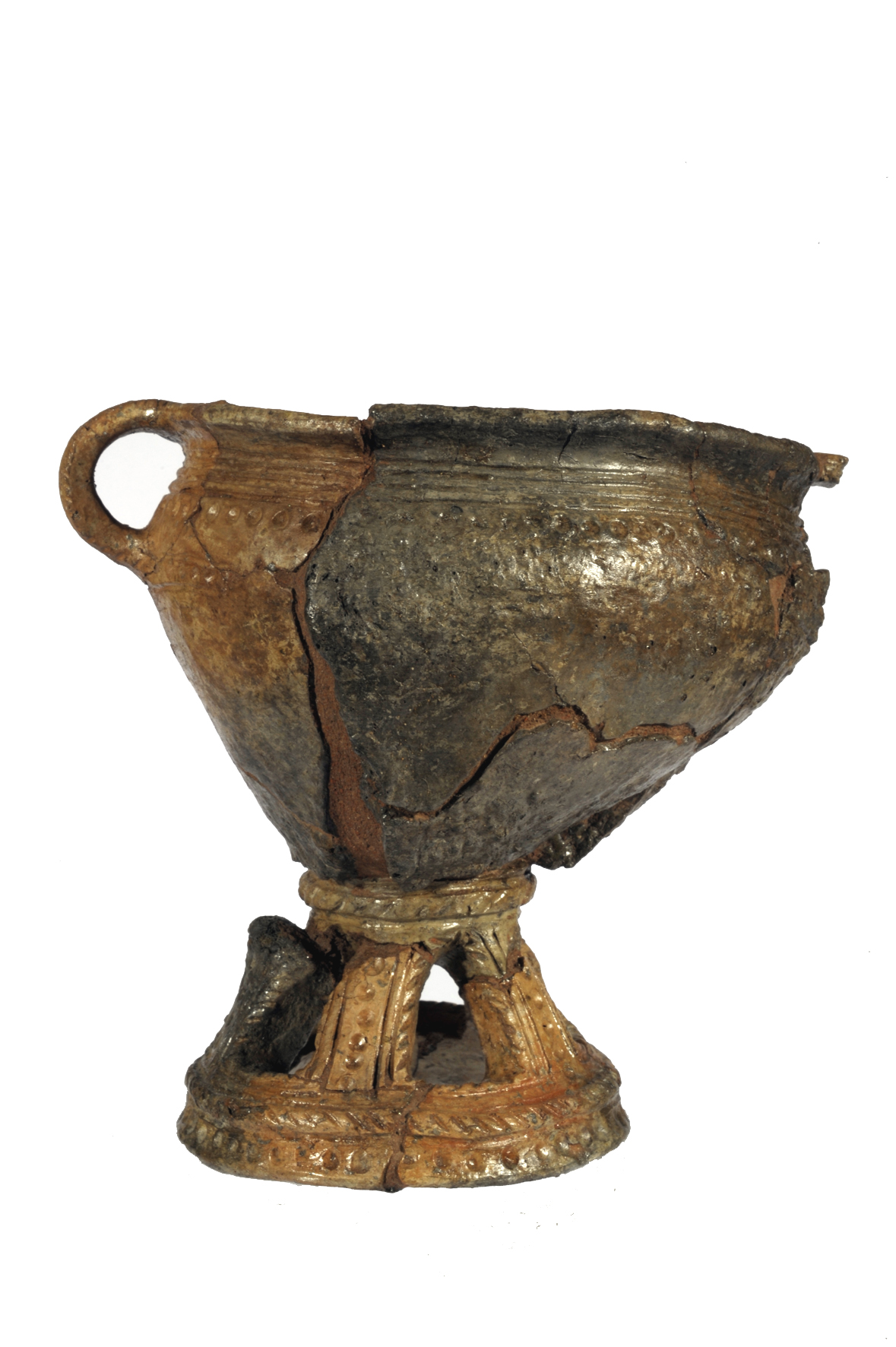 tazza con piede a traforo - Cultura proto-veneta (XII - IX sec. a.C)