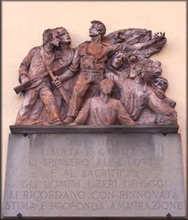 figure di soldato in combattimento (monumento ai caduti - a lapide) - bottega toscana (sec. XX)