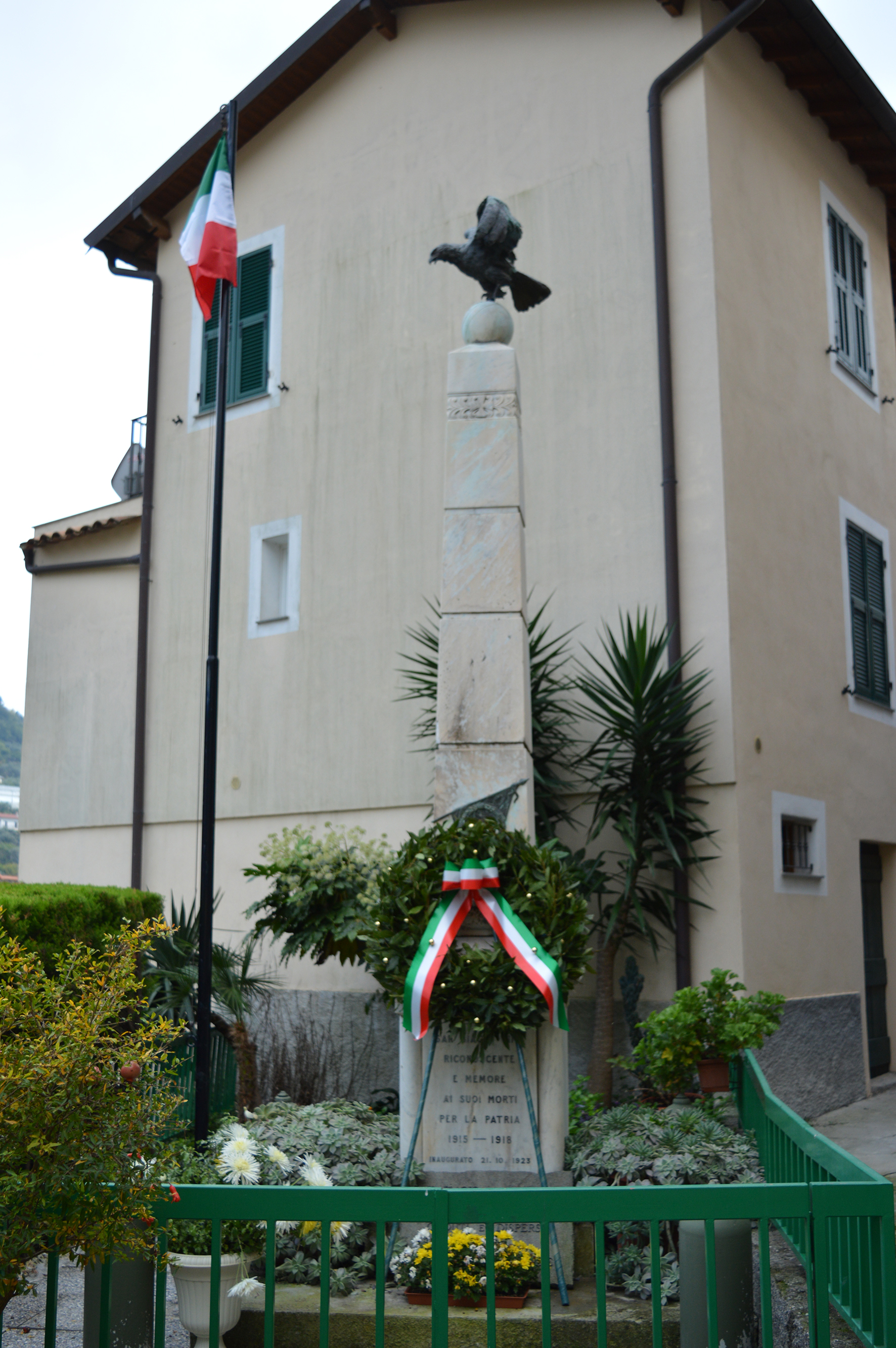 allegoria Vittoria come aquila (monumento ai caduti - ad obelisco) di F.lli Conrieri (attribuito) - ambito ligure-piemontese (primo quarto XX)