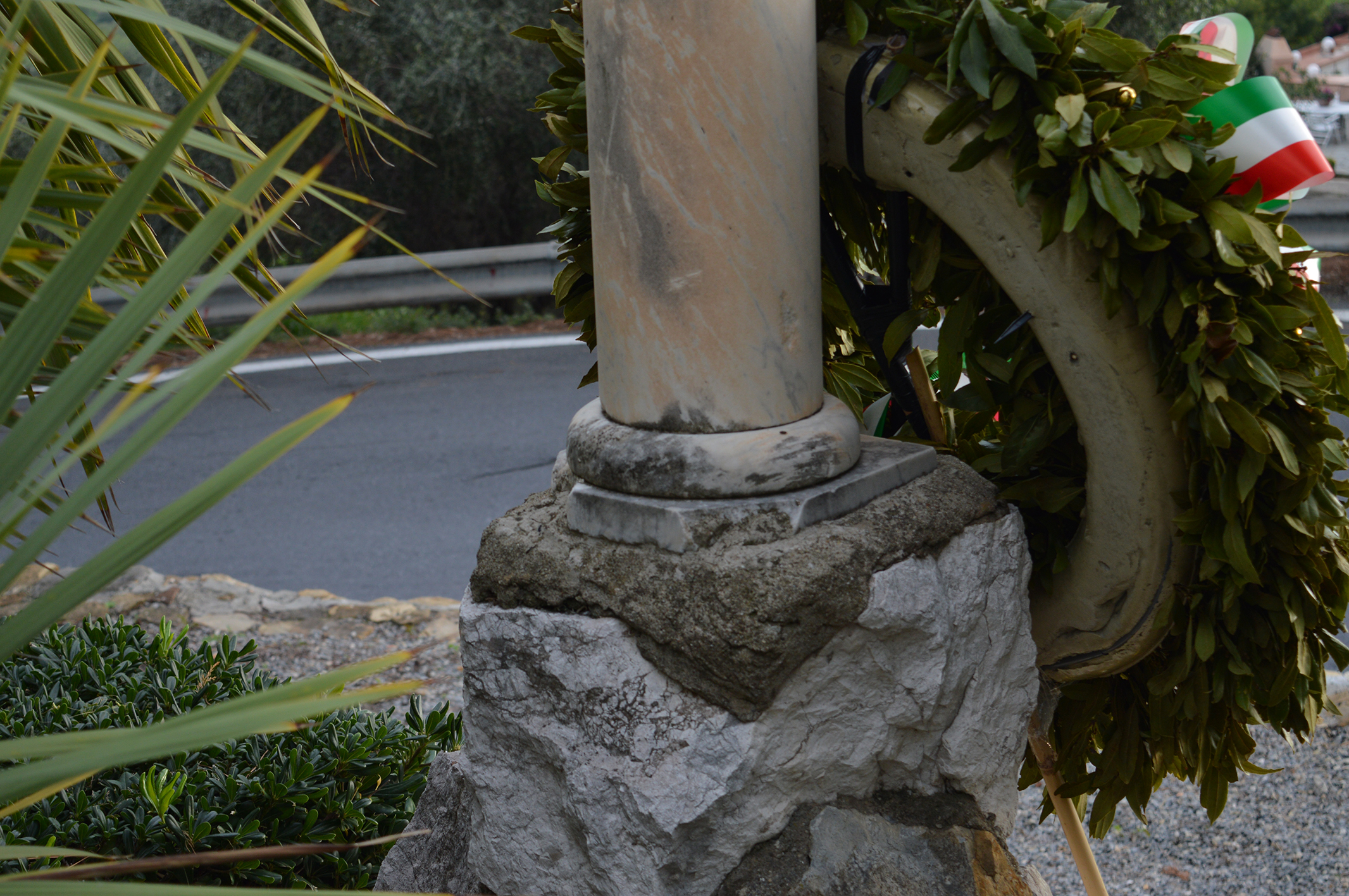 allegoria della Vittoria come aquila (monumento ai caduti - a colonna) - ambito ligure (primo quarto XX)