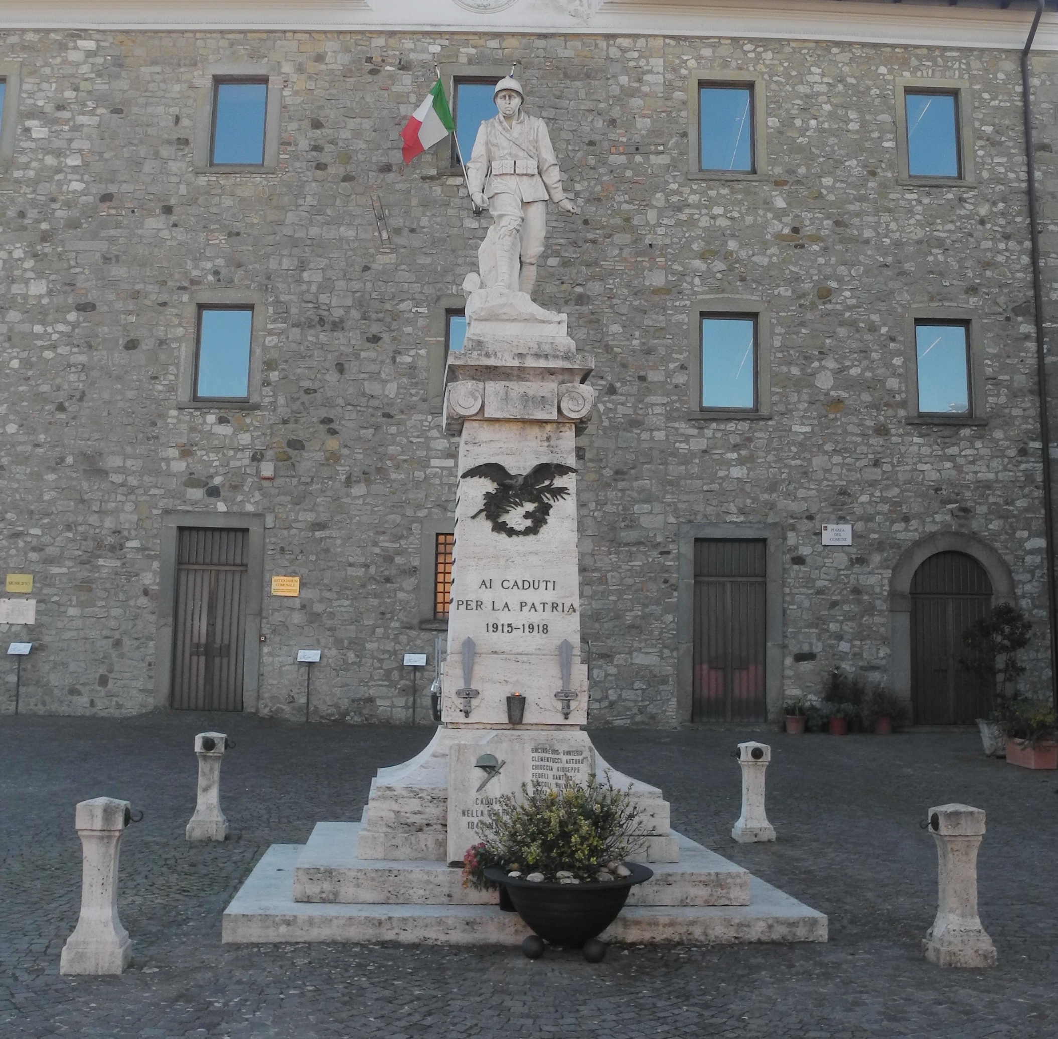 figura di soldato: fante (monumento ai caduti - a cippo, opera isolata) - ambito Italia centrale (primo quarto sec. XX)